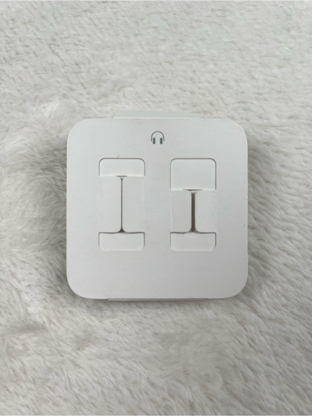 Apple EarPods Wired Lightning Earbuds Headphones White NEW - Picture 3 of 3
